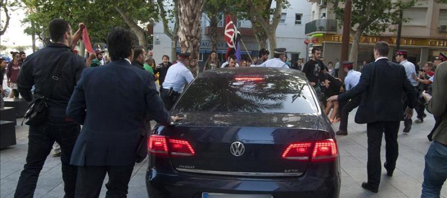 Montoro en el ataque que sufrió el coche en el que viajaba con Sánchez-Camacho Montoro en el ataque que sufrió el coche en el que viajaba con Sánchez-Camacho