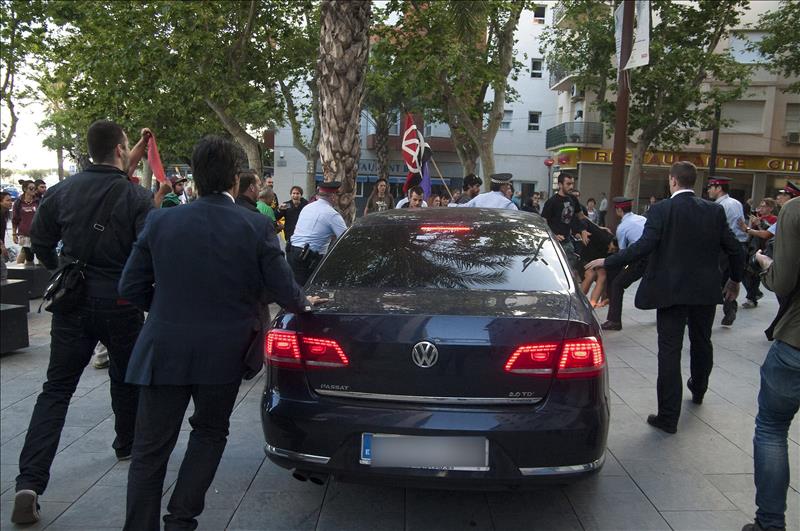 Los acusados de apedrear el coche de Montoro dicen que se les abalanzó entre el caos policial Los acusados de apedrear el coche de Montoro dicen que se les abalanzó entre el caos policial