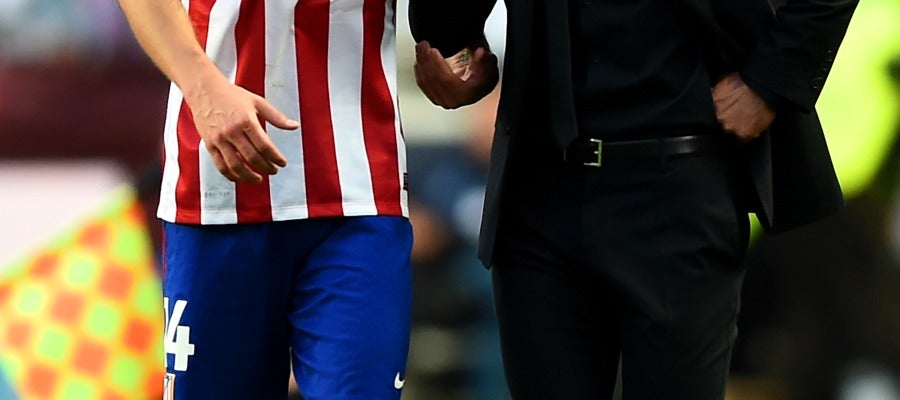 Simeone charla con Gabi Simeone charla con Gabi
