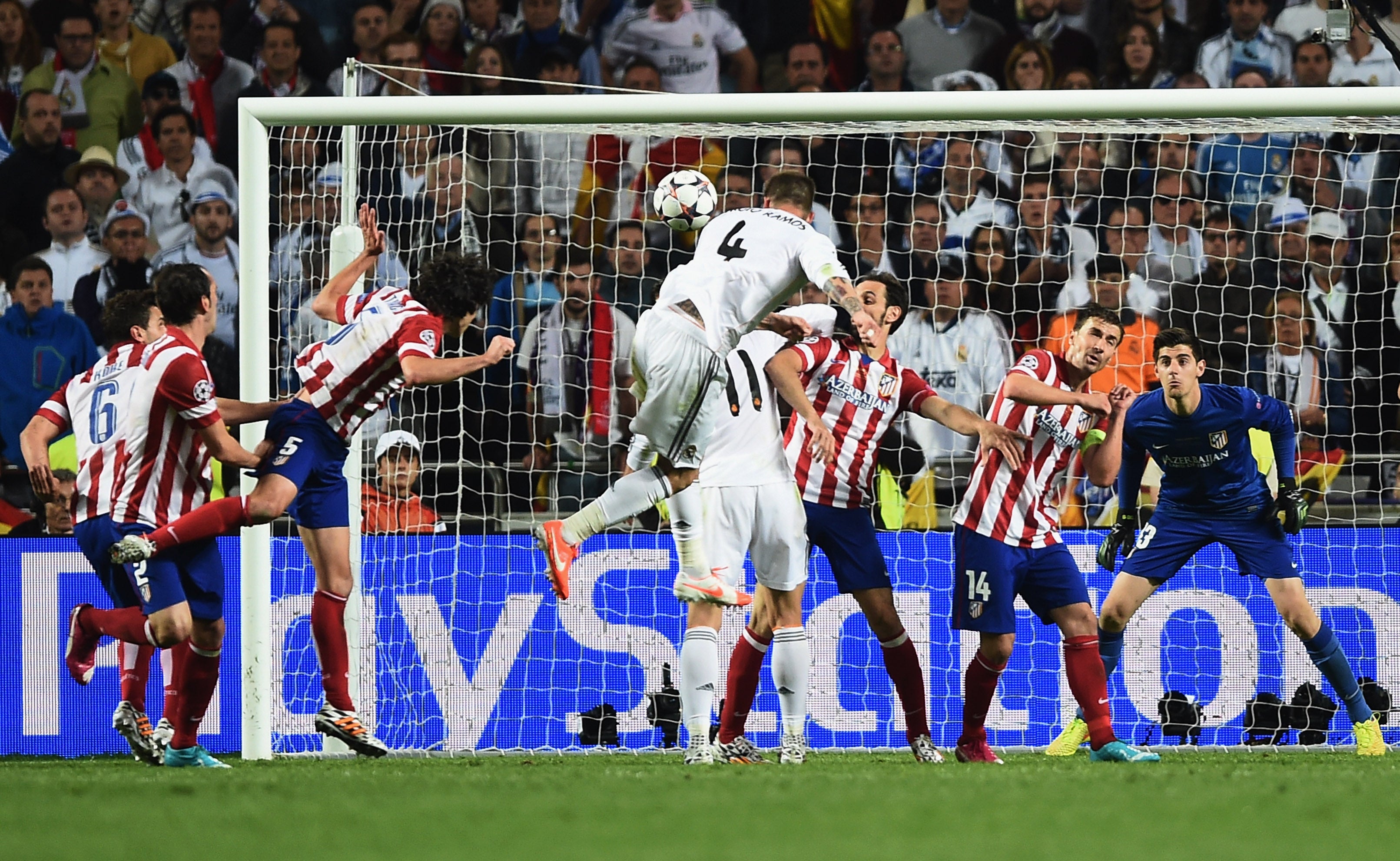 El emotivo vídeo del Real Madrid en el 33 cumpleaños de Sergio Ramos: de su presentación al gol de la Décima El emotivo vídeo del Real Madrid en el 33 cumpleaños de Sergio Ramos: de su presentación al gol de la Décima
