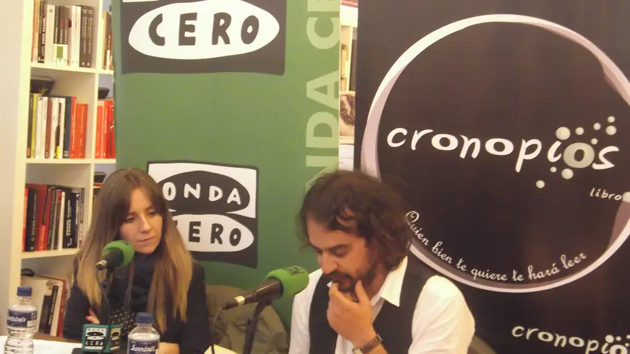 Pedro Feijoo lendo un extracto do seu libro Pedro Feijoo lendo un extracto do seu libro