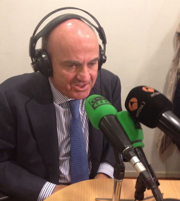 Luis de Guindos: "El Gobierno no tiene por qué seguir todo lo que dice el FMI" Luis de Guindos: "El Gobierno no tiene por qué seguir todo lo que dice el FMI"