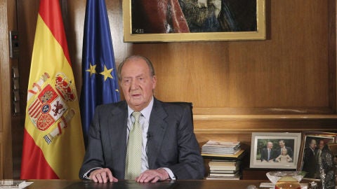 El Rey durante su mensaje de abdicaci&oacute;n