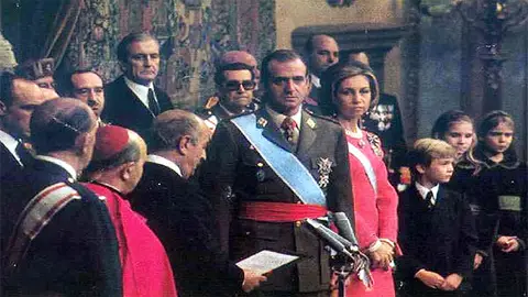 Juan Carlos de Borbón, es proclamado Rey. Juan Carlos de Borbón, es proclamado Rey.