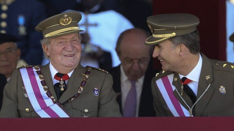El Rey y el Pr&iacute;ncipe en un acto castrense