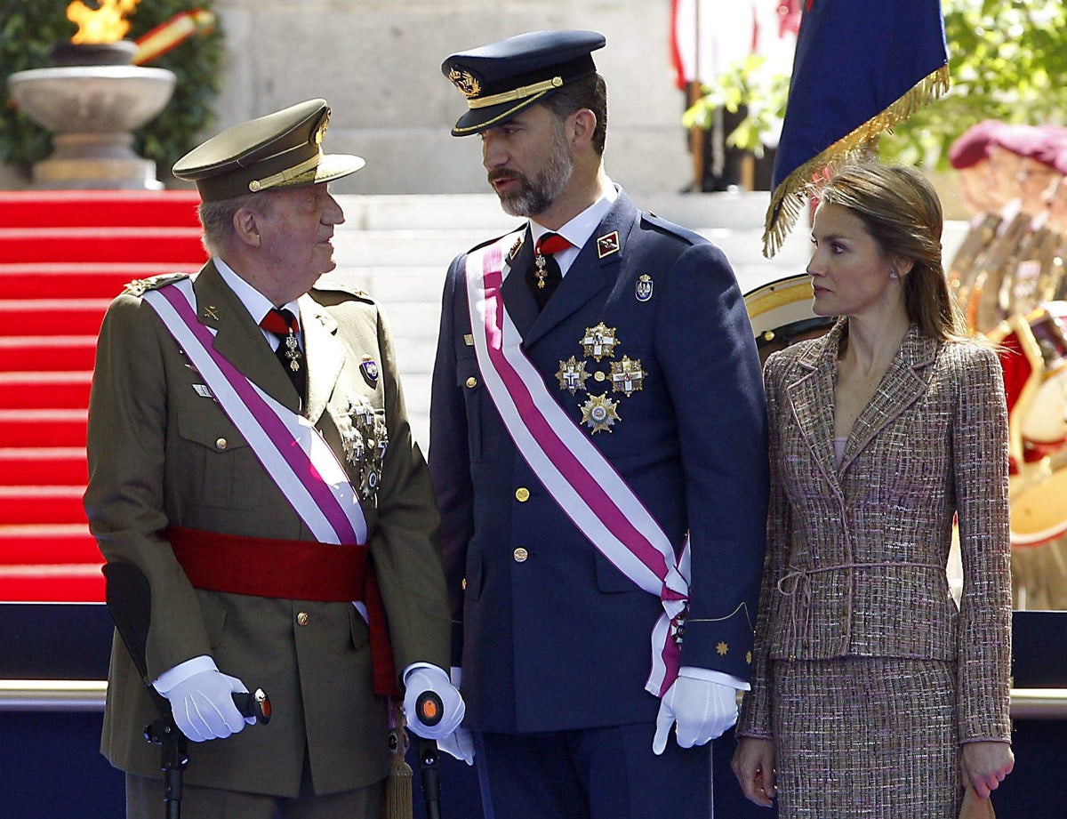 El Rey Juan Carlos pasará a ser capitán general de las Fuerzas Armadas en la reserva El Rey Juan Carlos pasará a ser capitán general de las Fuerzas Armadas en la reserva