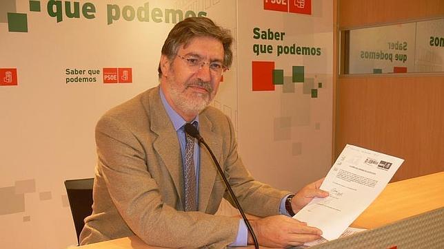 José Antonio Pérez Tapias: "Es la última oportunidad para cerrar un pacto de izquierdas" José Antonio Pérez Tapias: "Es la última oportunidad para cerrar un pacto de izquierdas"