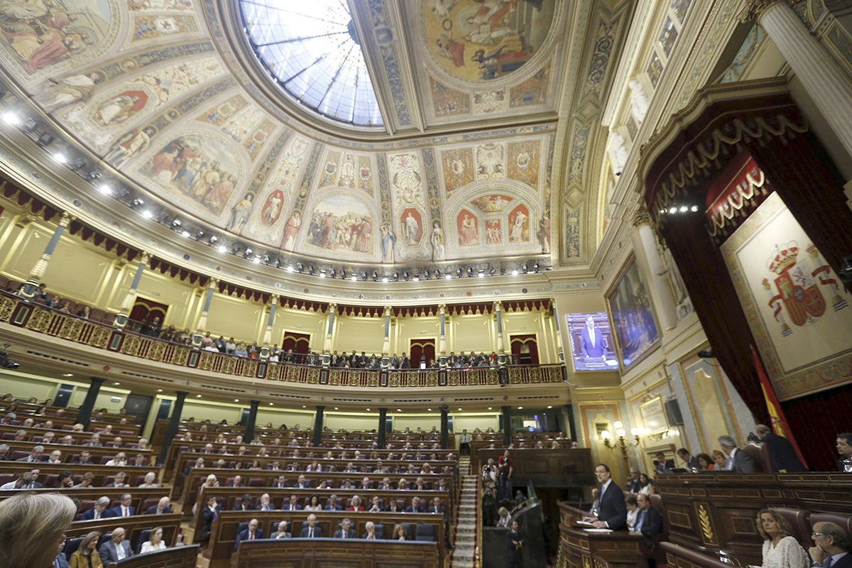 El Congreso aprueba la abdicación del Rey don Juan Carlos El Congreso aprueba la abdicación del Rey don Juan Carlos