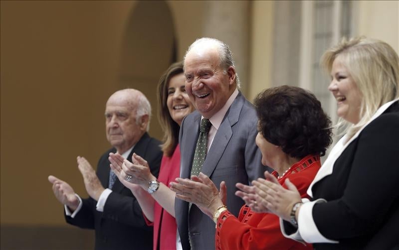 El Bisturí: "El Rey Juan Carlos sigue trabajando en La Zarzuela" El Bisturí: "El Rey Juan Carlos sigue trabajando en La Zarzuela"