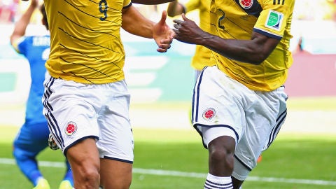 Teofilo Gutierrez celebra el segundo gol anotado