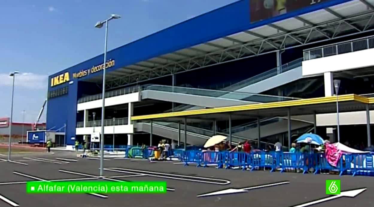 Compromís pide cerrar centros comerciales y el PSPV responde que "miles de trabajadores no se pueden ir a la calle" Compromís pide cerrar centros comerciales y el PSPV responde que "miles de trabajadores no se pueden ir a la calle"