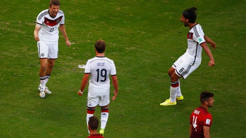 Alemania celebra el primer gol de M&uuml;ller ante Portugal