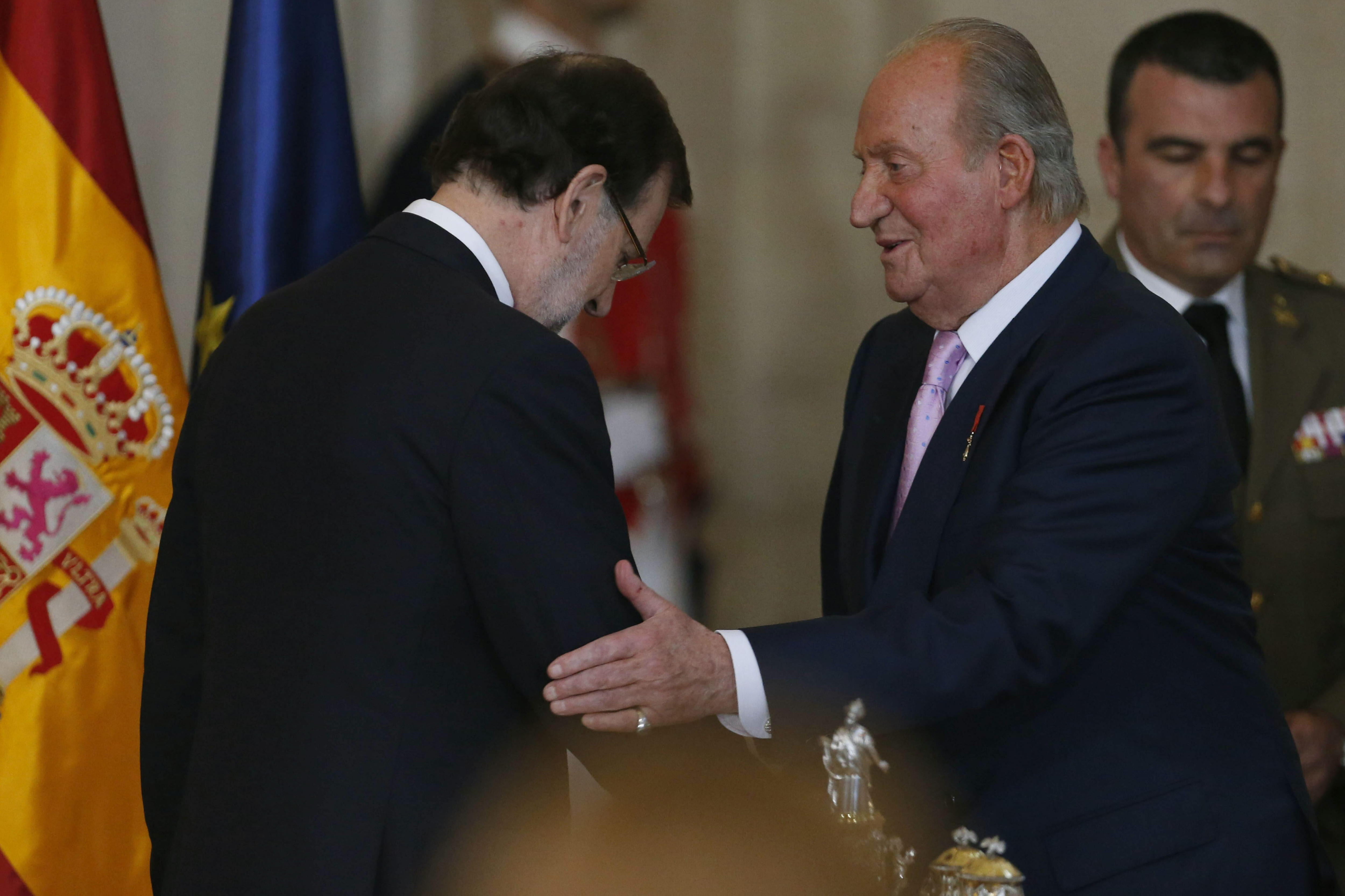 Rajoy felicita al Rey Juan Carlos, "figura clave de la democracia española" Rajoy felicita al Rey Juan Carlos, "figura clave de la democracia española"