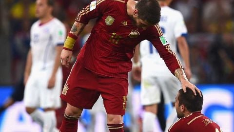 Ramos consuela a Jordi Alba