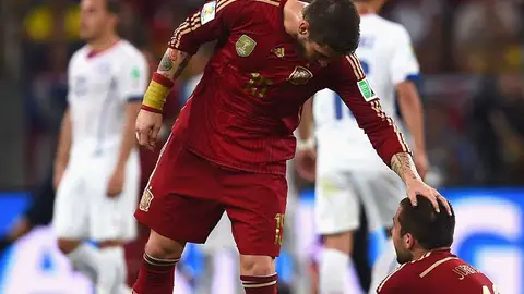 Ramos consuela a Jordi Alba Ramos consuela a Jordi Alba