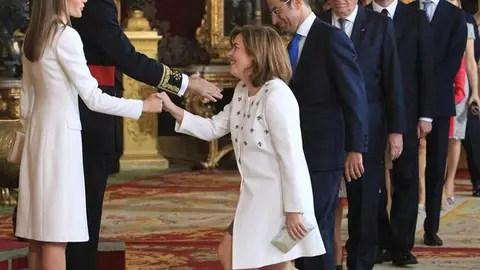 Soraya Sáenz de Santamaría saluda a los Reyes Soraya Sáenz de Santamaría saluda a los Reyes