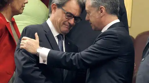 Urkullu y Mas en el Congreso durante la proclamación de Felipe VI Urkullu y Mas en el Congreso durante la proclamación de Felipe VI