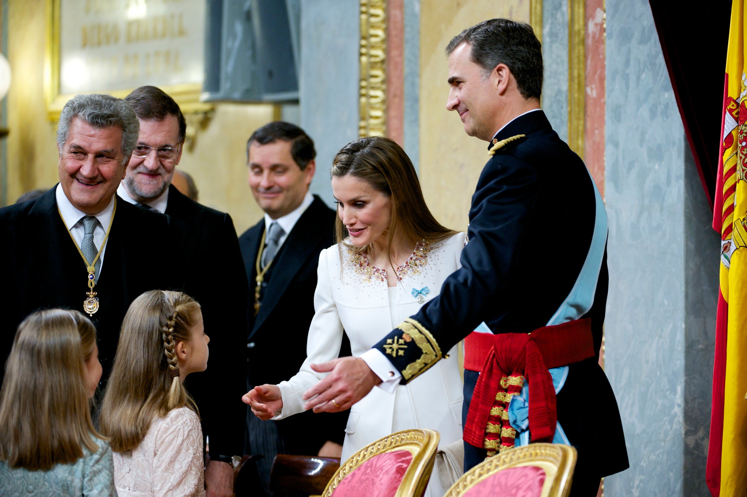 Felipe VI comienza su reinado recibiendo a Rajoy en la Zarzuela Felipe VI comienza su reinado recibiendo a Rajoy en la Zarzuela