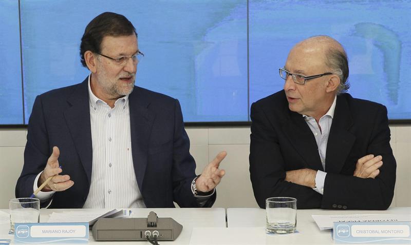 La tertulia: Rajoy y Montoro de precampaña, se crecen en el senado La tertulia: Rajoy y Montoro de precampaña, se crecen en el senado