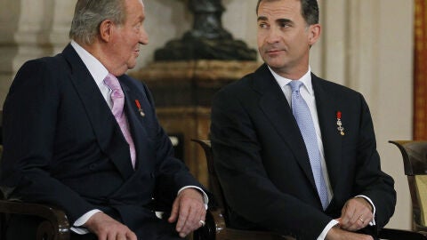 El Rey Juan Carlos I y el Rey Felipe VI