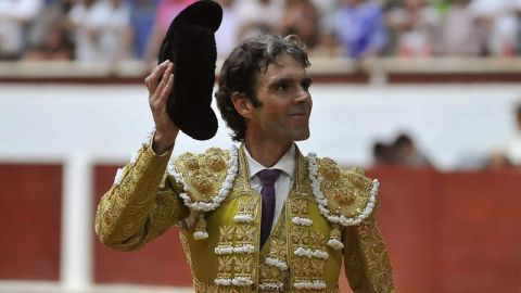 Jos&eacute; Tom&aacute;s saluda en Le&oacute;n.