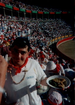 Aquí en la Onda. Navarra. En el último "Sopas con Onda" de la temporada hablamos de las meriendas de los toros en Sanfermín. Aquí en la Onda. Navarra. En el último "Sopas con Onda" de la temporada hablamos de las meriendas de los toros en Sanfermín.