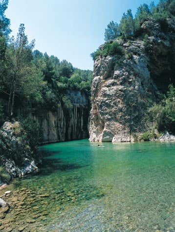 Fallece un hombre de 70 años ahogado en las piscinas naturales de Montanejos Fallece un hombre de 70 años ahogado en las piscinas naturales de Montanejos