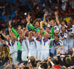 Lahm levanta la Copa del Mundo en Maracaná Lahm levanta la Copa del Mundo en Maracaná