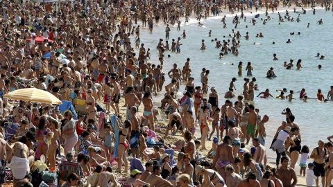 La Concha, repleta de ba&ntilde;istas
