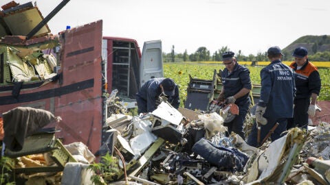 Inspeccionan los restos del avi&oacute;n de Malaysia Airlines