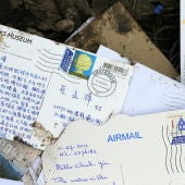 Varias postales y cartas selladas en Amsterdam permanecen entre los restos del avión de Malaysia Airlines siniestrado