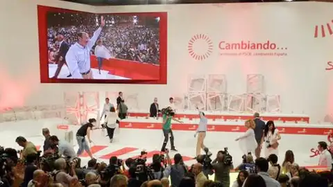 Alfredo Pérez Rubalcaba, antes de iniciar su discurso Alfredo Pérez Rubalcaba, antes de iniciar su discurso
