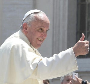 El Papa Francisco con gesto de aprobación El Papa Francisco con gesto de aprobación