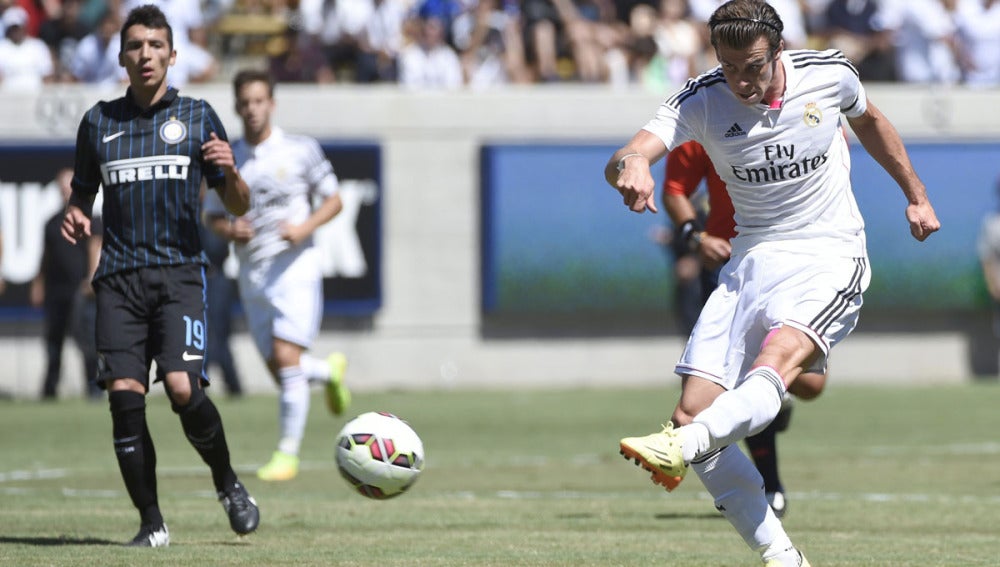 Bale lanza a portería ante el Inter