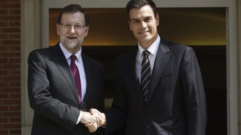 Mariano Rajoy recibe a Pedro S&aacute;nchez en la Moncloa