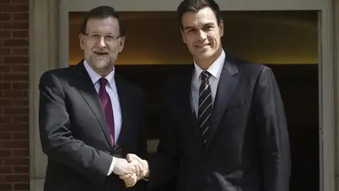Mariano Rajoy recibe a Pedro Sánchez en la Moncloa Mariano Rajoy recibe a Pedro Sánchez en la Moncloa