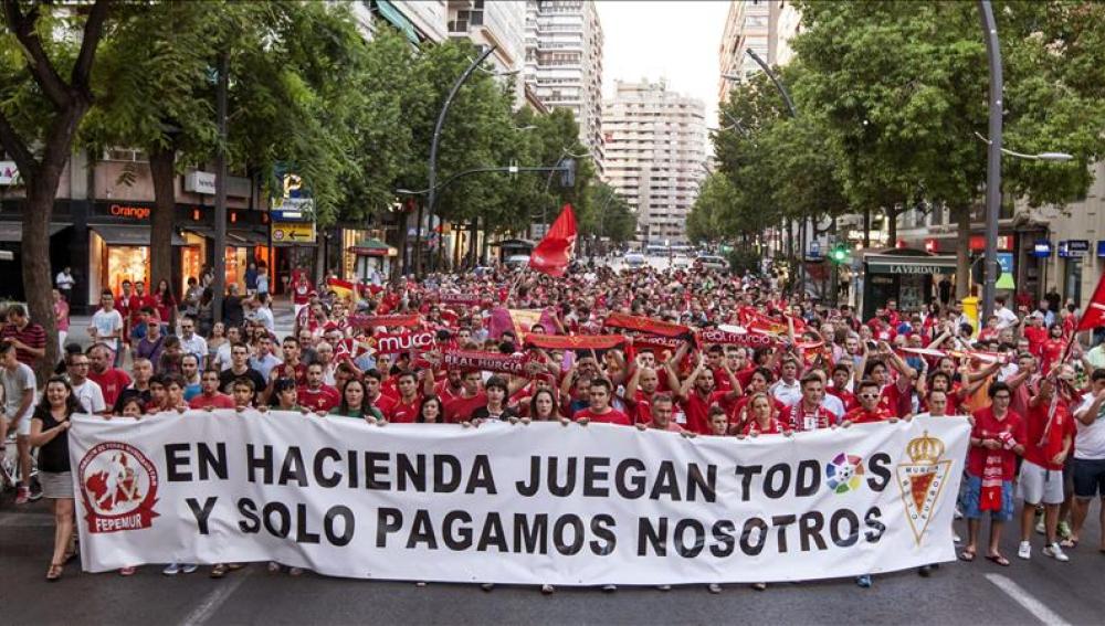 Manifestación en Murcia por los problemas con el club