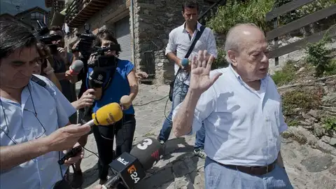 Jordi Pujol evita hablar con los medios de comunicación Jordi Pujol evita hablar con los medios de comunicación