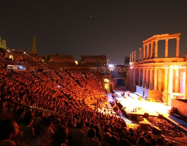 Toni Cantó: "No hay otro teatro en España donde uno tenga a más de 3.000 personas viéndole" Toni Cantó: "No hay otro teatro en España donde uno tenga a más de 3.000 personas viéndole"