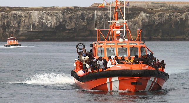 Al menos 57 muertos en el naufragio de una patera que iba a Canarias Al menos 57 muertos en el naufragio de una patera que iba a Canarias