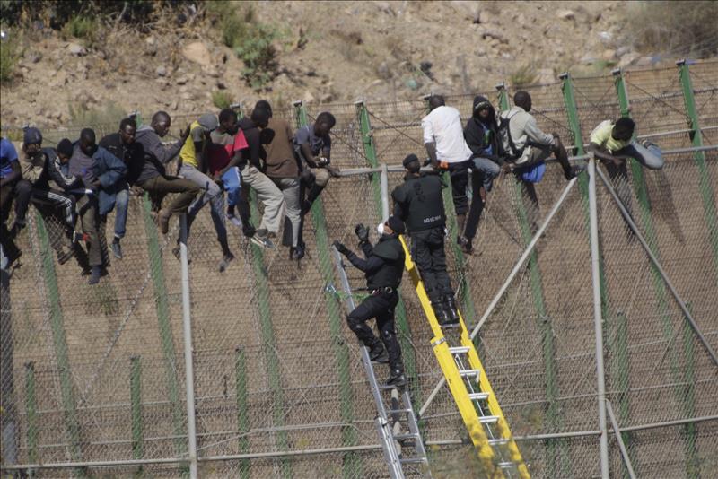 Trump usa imágenes de la valla de Melilla contra la inmigración en campaña electoral Trump usa imágenes de la valla de Melilla contra la inmigración en campaña electoral