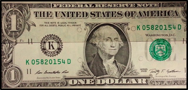 Un equipo de fútbol lanza 10.000 dólares a sus aficionados desde un helicóptero Un equipo de fútbol lanza 10.000 dólares a sus aficionados desde un helicóptero