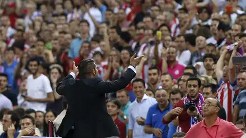 Simeone anima a la afición Simeone anima a la afición