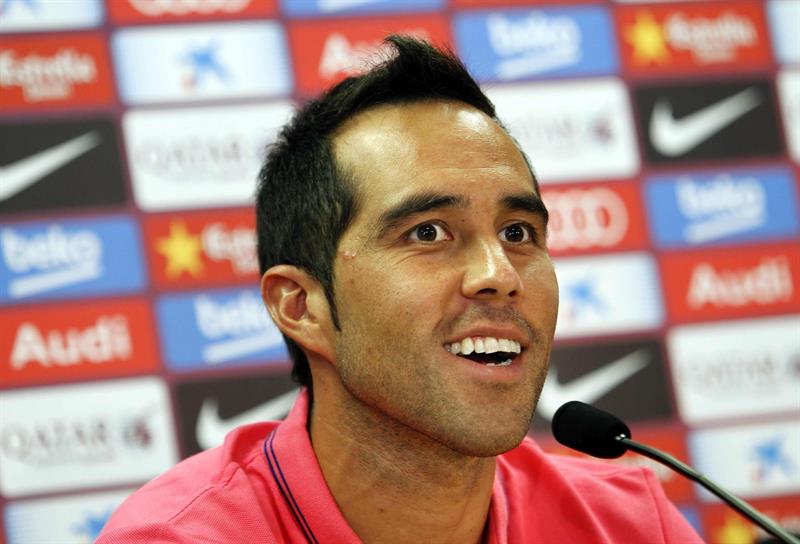 Claudio Bravo sufre una lesión muscular en el sóleo de la pierna izquierda Claudio Bravo sufre una lesión muscular en el sóleo de la pierna izquierda