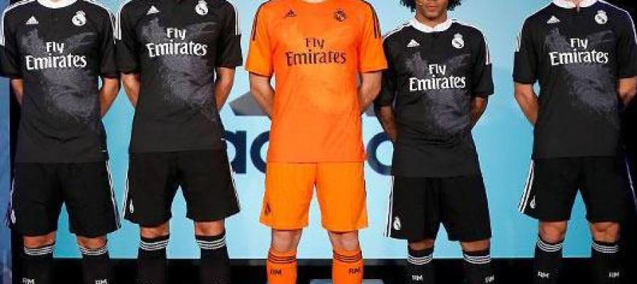Los jugadores del Real Madrid lucen la nueva camiseta negra Los jugadores del Real Madrid lucen la nueva camiseta negra