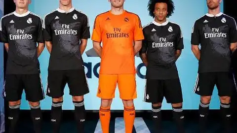 Los jugadores del Real Madrid lucen la nueva camiseta negra Los jugadores del Real Madrid lucen la nueva camiseta negra