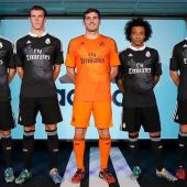 Los jugadores del Real Madrid lucen la nueva camiseta negra