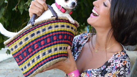 Orgullosa con su perrita Pepa, reci&eacute;n nombrada 'mascota 2.0' por 'Animalear'