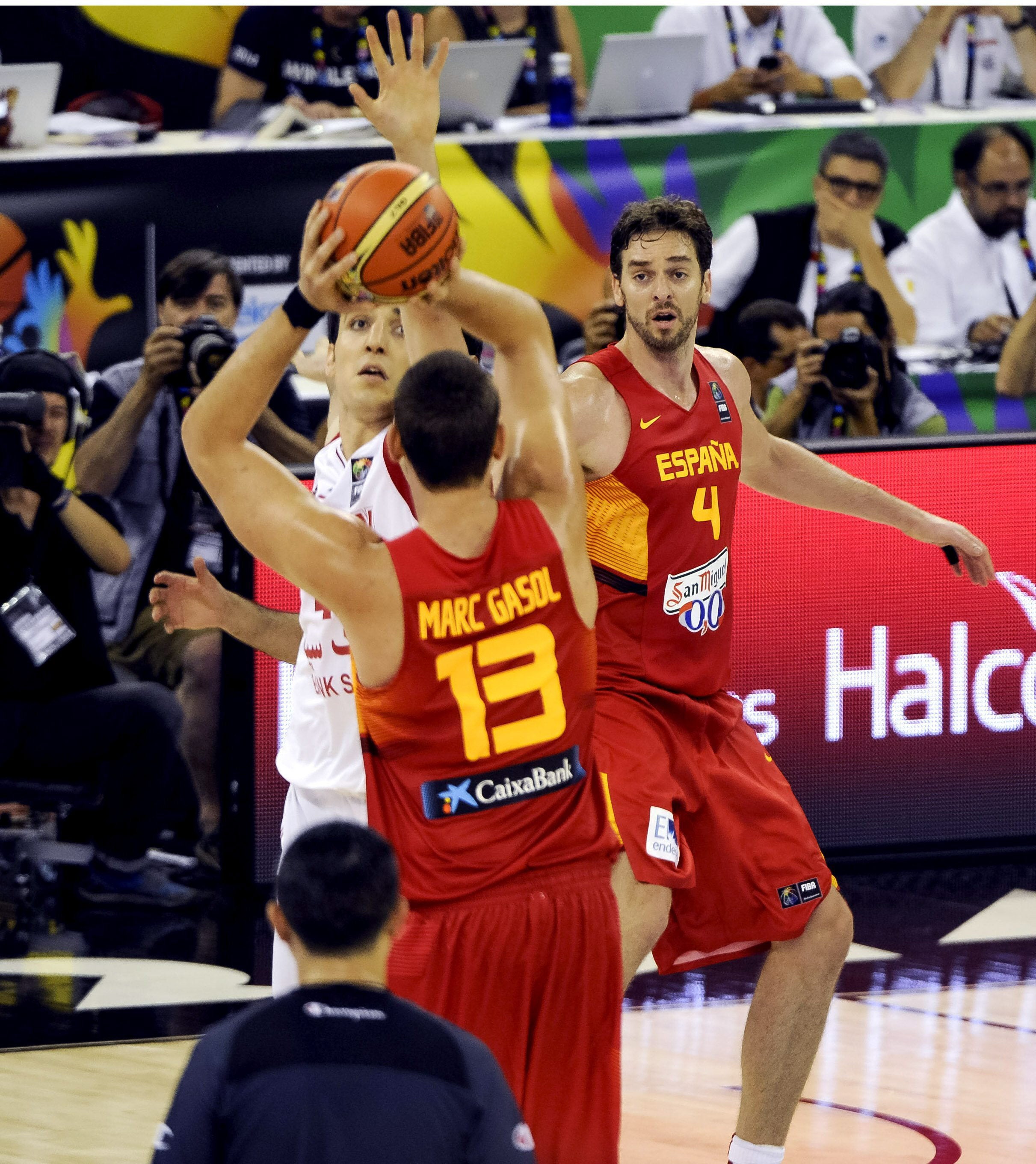 España gana al campeón asiático con solvencia España gana al campeón asiático con solvencia