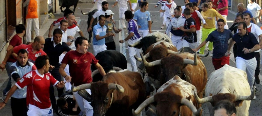 Cinco heridos, Tres de ellos por asta, en el segundo encierro más peligroso de Cuéllar Cinco heridos, Tres de ellos por asta, en el segundo encierro más peligroso de Cuéllar